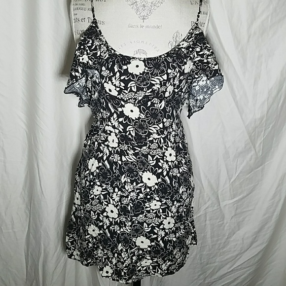 Hollister Dresses & Skirts - Hollister floral dress
